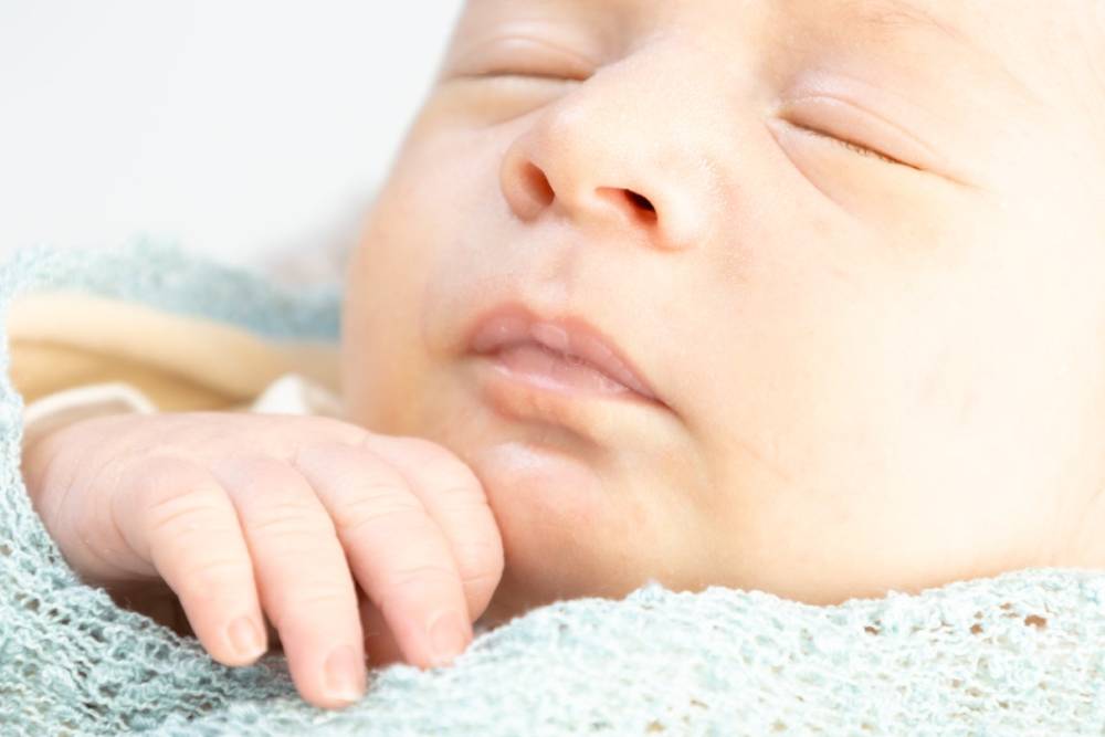 photographe_naissance_studio_angel_family